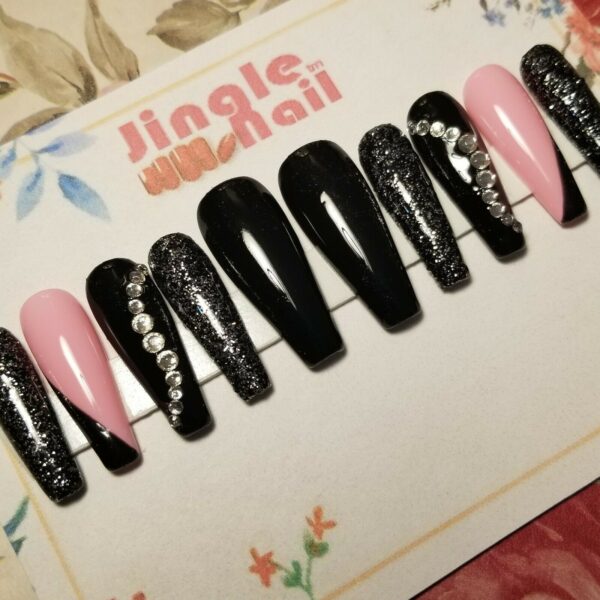 Black Press on Nails with design