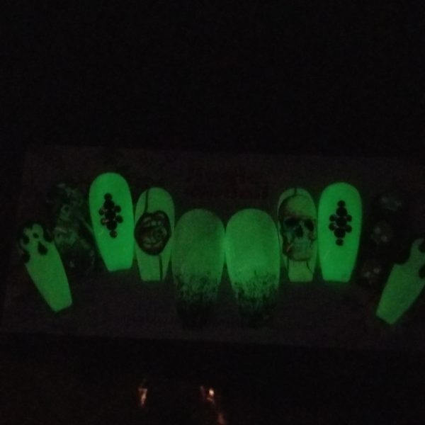 Glow-in-the-dark Skull & Lady - Image 5