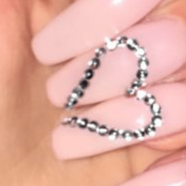 Connected heart nail design